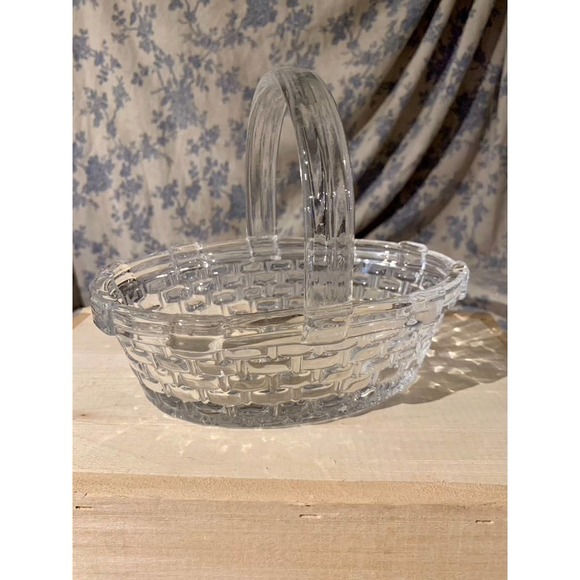 Clear Glass Basket - Perfect for Spring or Easter! - Picture 4 of 10